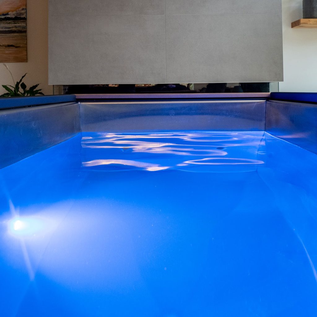 Cold water therapy tub - chromotherapy | Eureka